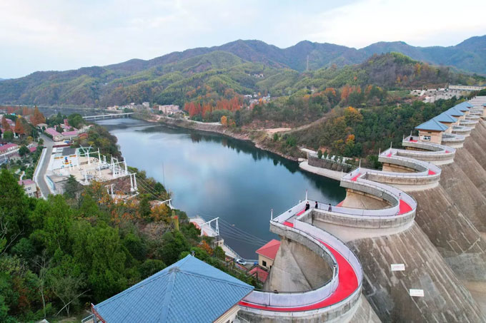 梅山水库（春天来走走，风景十分壮观）